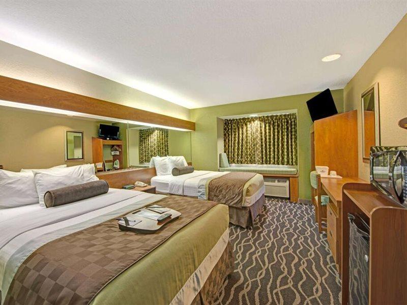 Super 8 By Wyndham San Antonio Downtown Ne Hotel Eksteriør billede