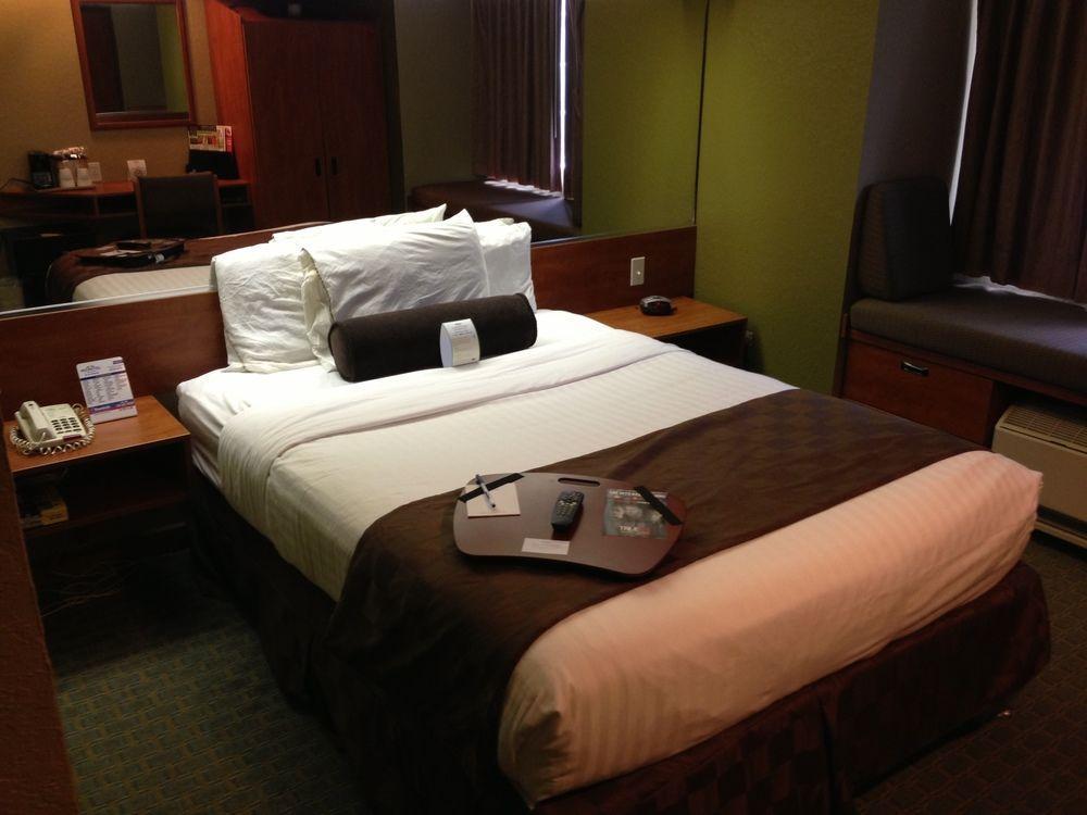 Super 8 By Wyndham San Antonio Downtown Ne Hotel Eksteriør billede