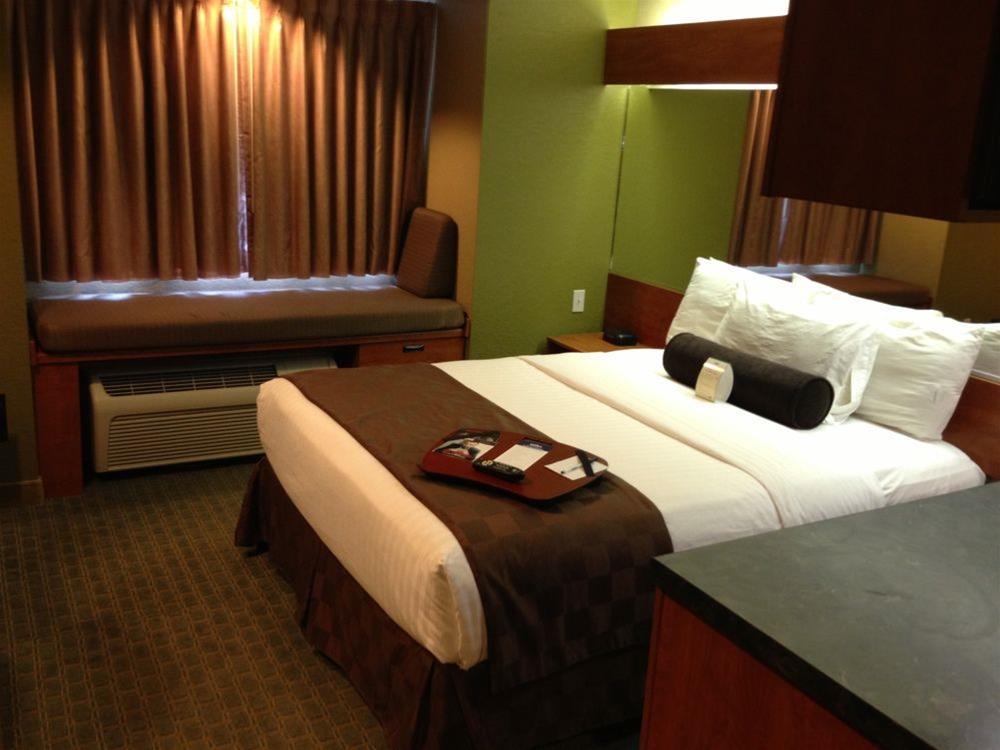 Super 8 By Wyndham San Antonio Downtown Ne Hotel Eksteriør billede