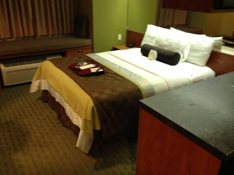 Super 8 By Wyndham San Antonio Downtown Ne Hotel Eksteriør billede