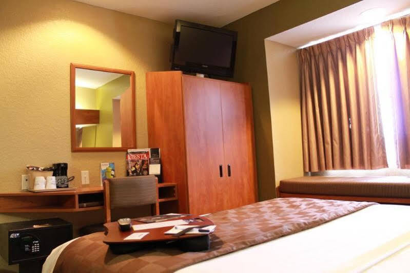 Super 8 By Wyndham San Antonio Downtown Ne Hotel Eksteriør billede
